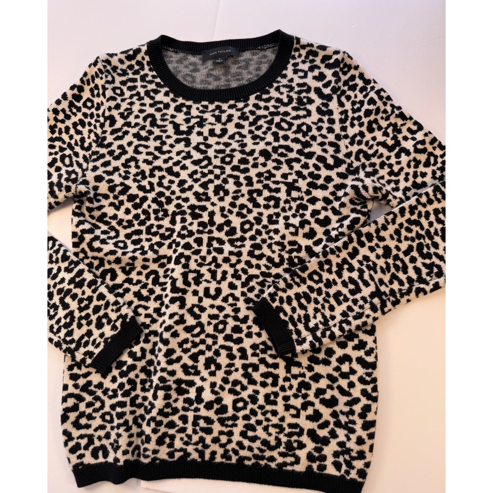 Ann Taylor Leopard Print Sweater Womens Small Ivory Black Animal Crewneck Knit